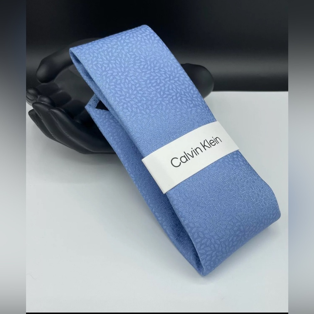 Calvin Klein Men's Silk Blend Tie ~ Blue ~ Floral Motif ~ NEW
